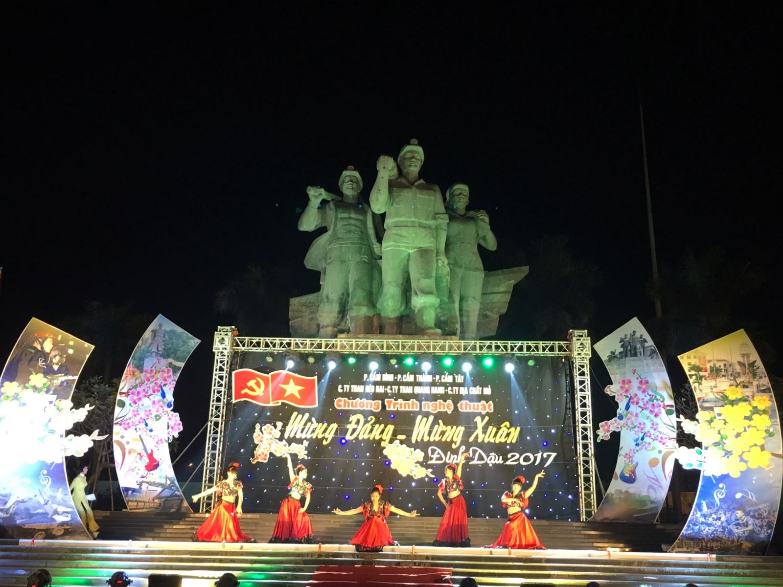 Tiết mục nhảy hiện đại của Công ty Than Quang Hanh